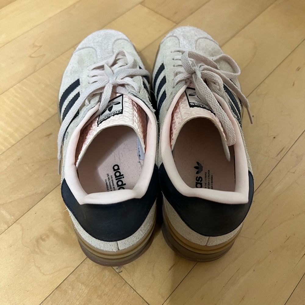 adidas gazelle shoes  7.5